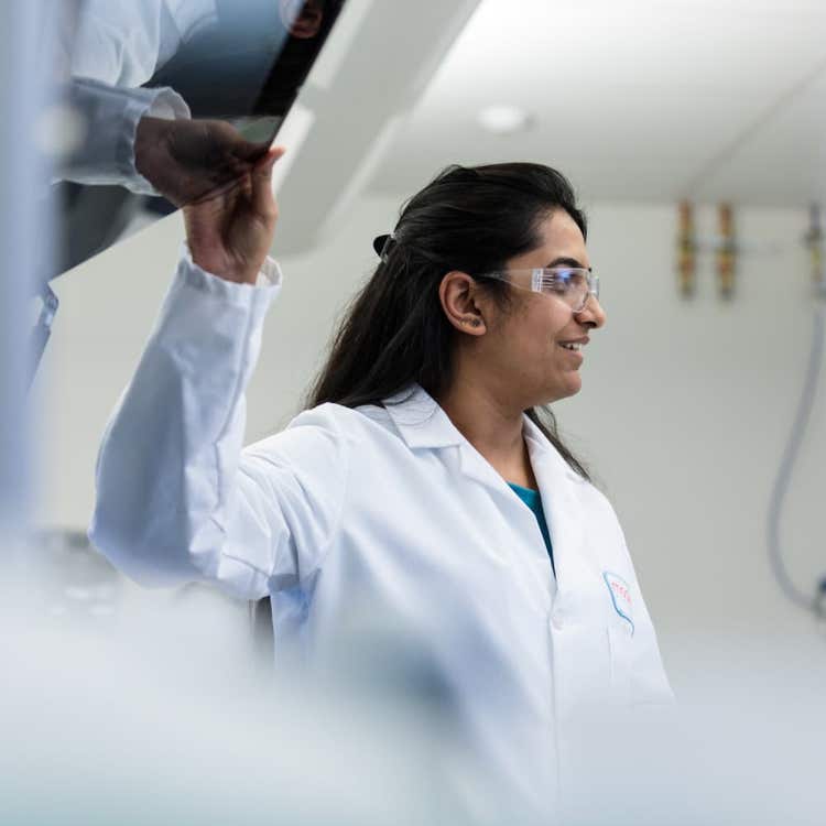 Female scientist orking in lab